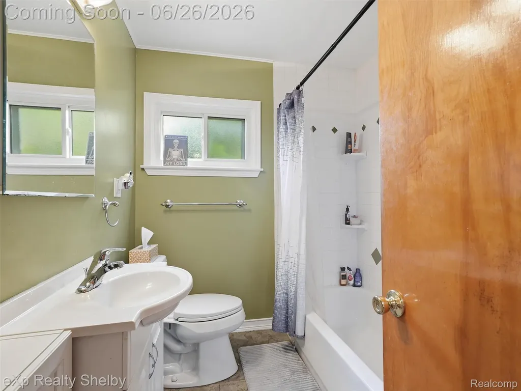 28286 Red Leaf Lane Southfield City MI 48076