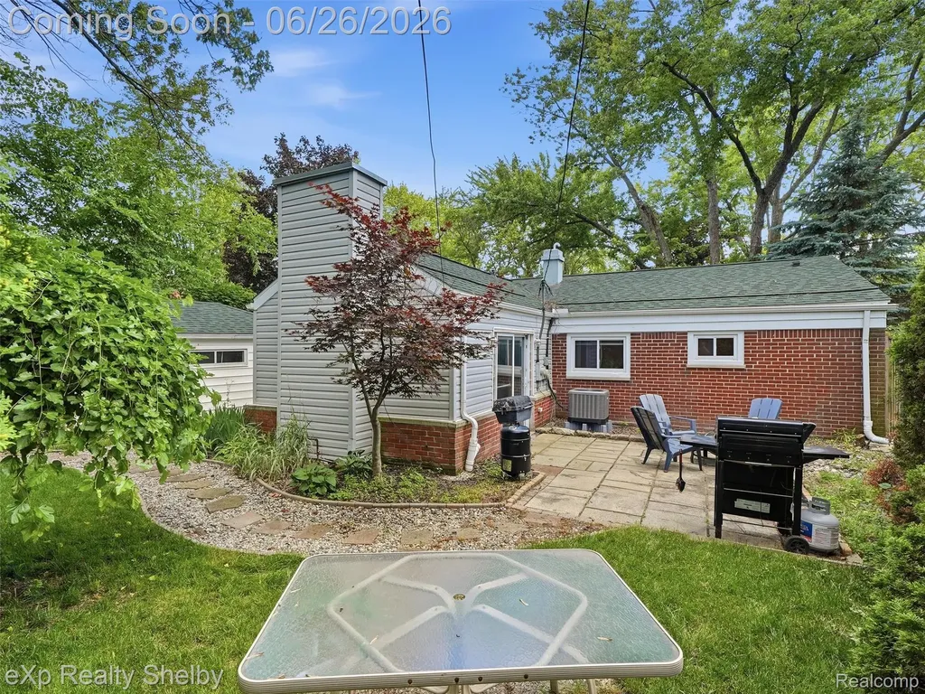28286 Red Leaf Lane Southfield City MI 48076