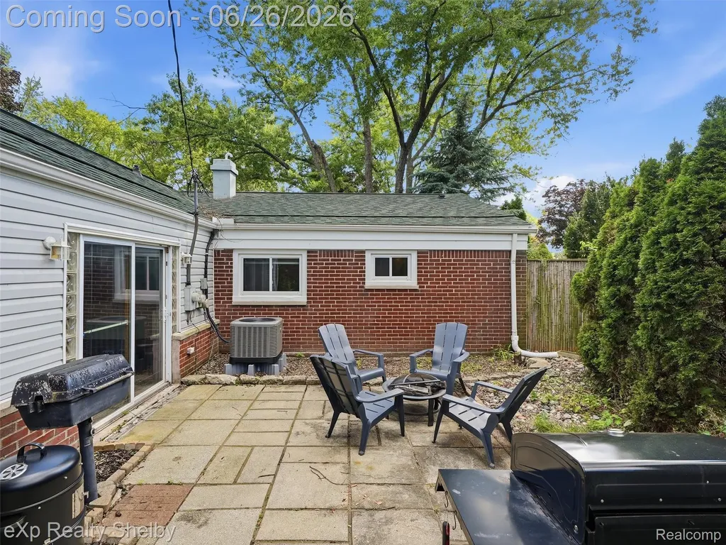 28286 Red Leaf Lane Southfield City MI 48076
