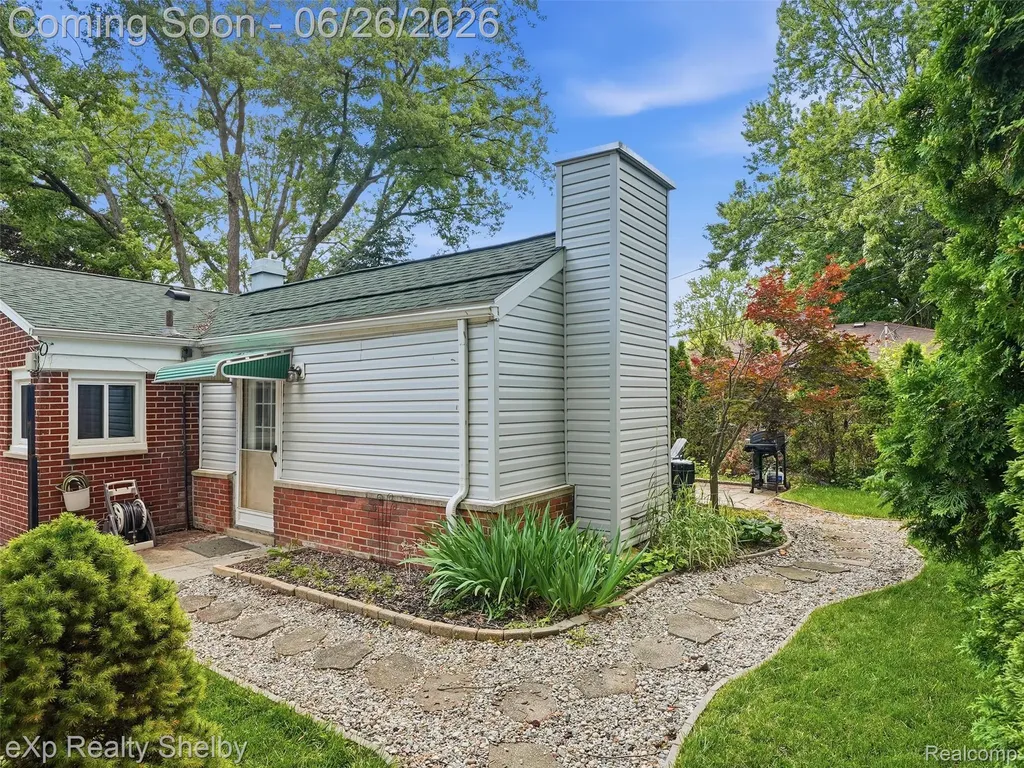 28286 Red Leaf Lane Southfield City MI 48076