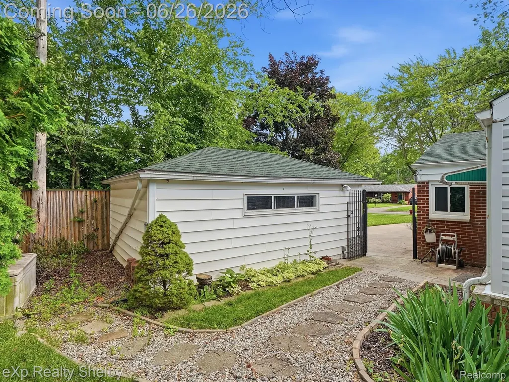 28286 Red Leaf Lane Southfield City MI 48076