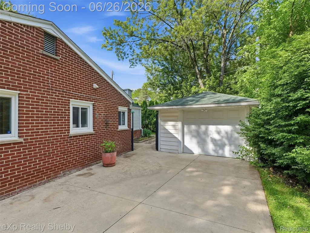 28286 Red Leaf Lane Southfield City MI 48076