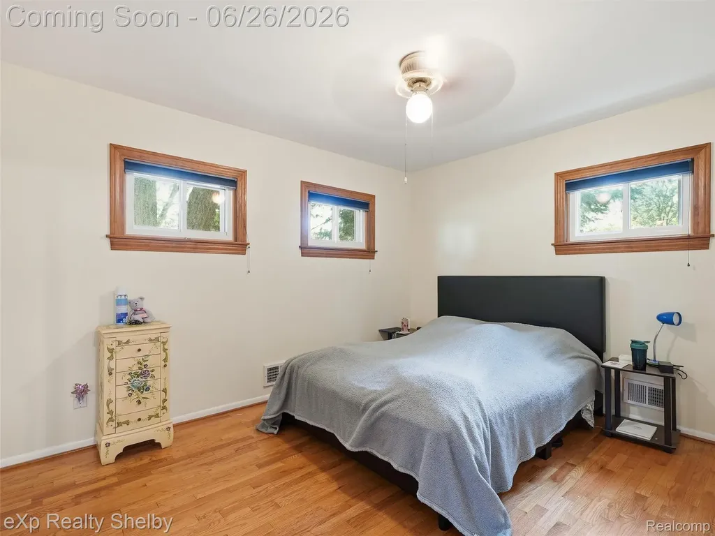 28286 Red Leaf Lane Southfield City MI 48076