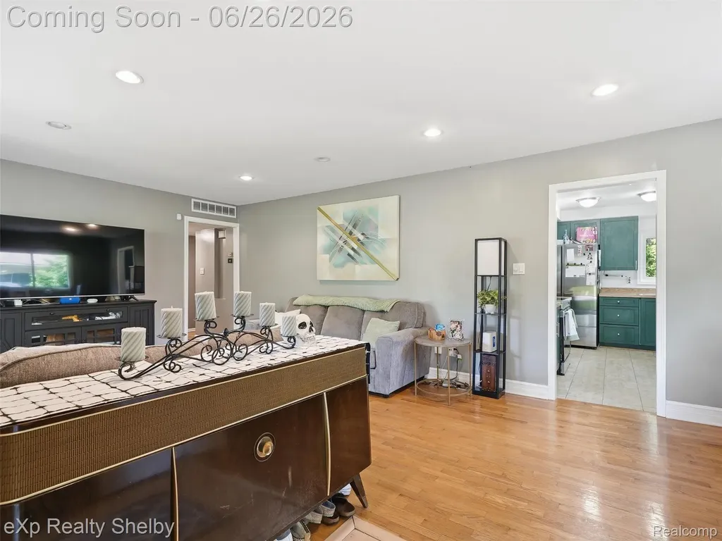 28286 Red Leaf Lane Southfield City MI 48076
