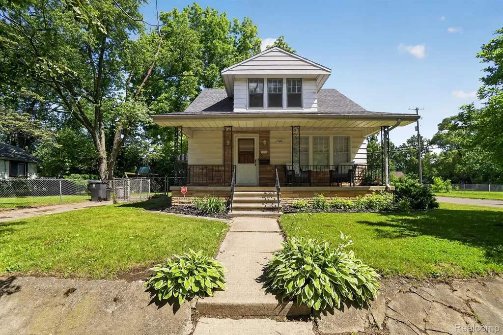 702 Leland Street Flint City MI 48507