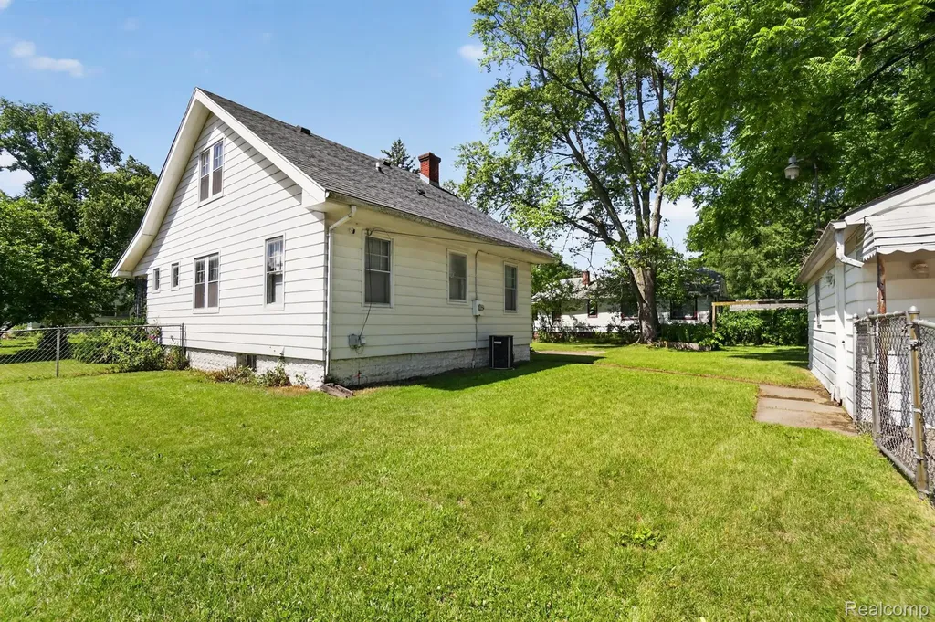 702 Leland Street Flint City MI 48507