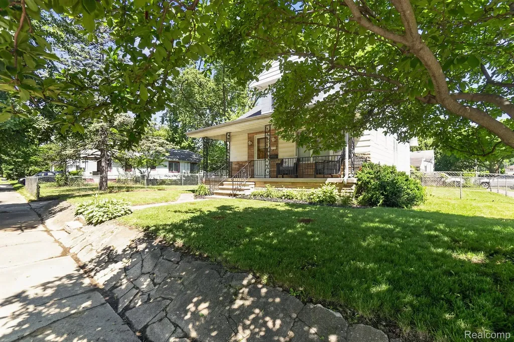 702 Leland Street Flint City MI 48507