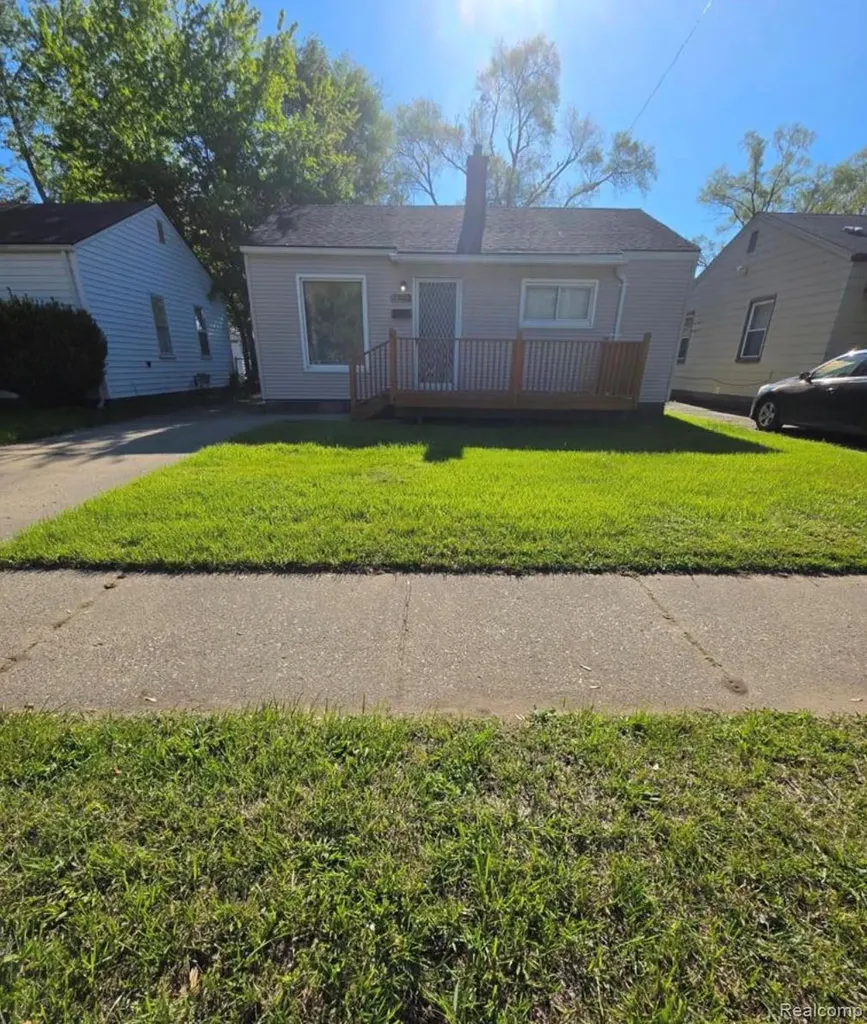 21222 Audrey Avenue Warren City MI 48091