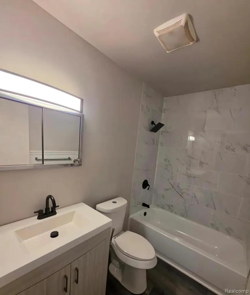 21222 Audrey Avenue Warren City MI 48091