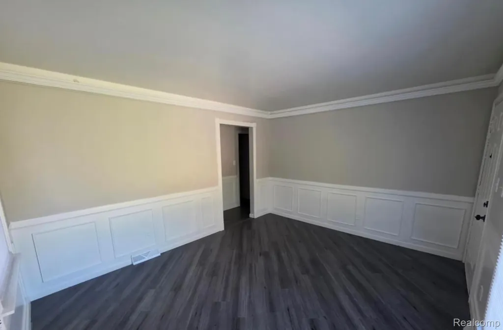 21222 Audrey Avenue Warren City MI 48091