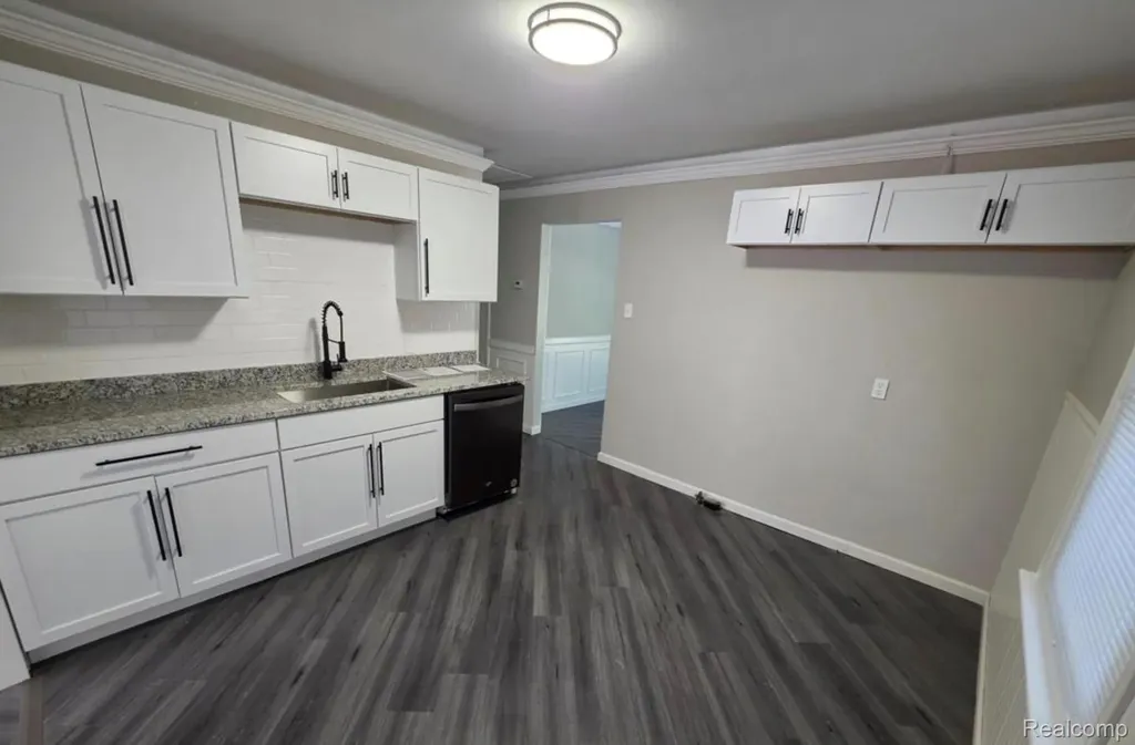 21222 Audrey Avenue Warren City MI 48091