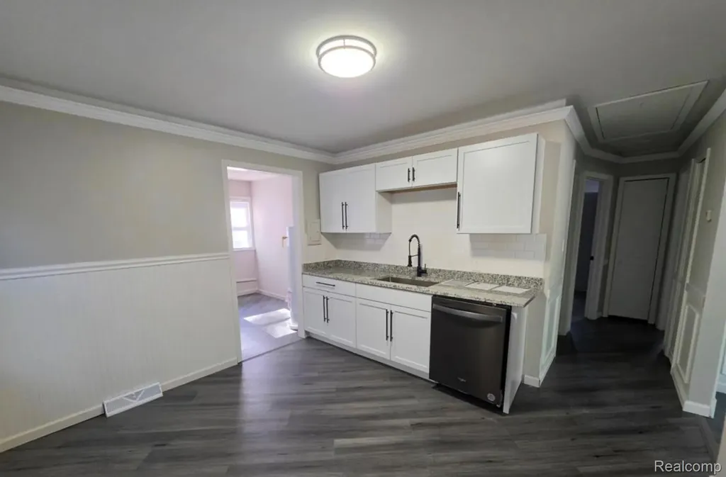 21222 Audrey Avenue Warren City MI 48091
