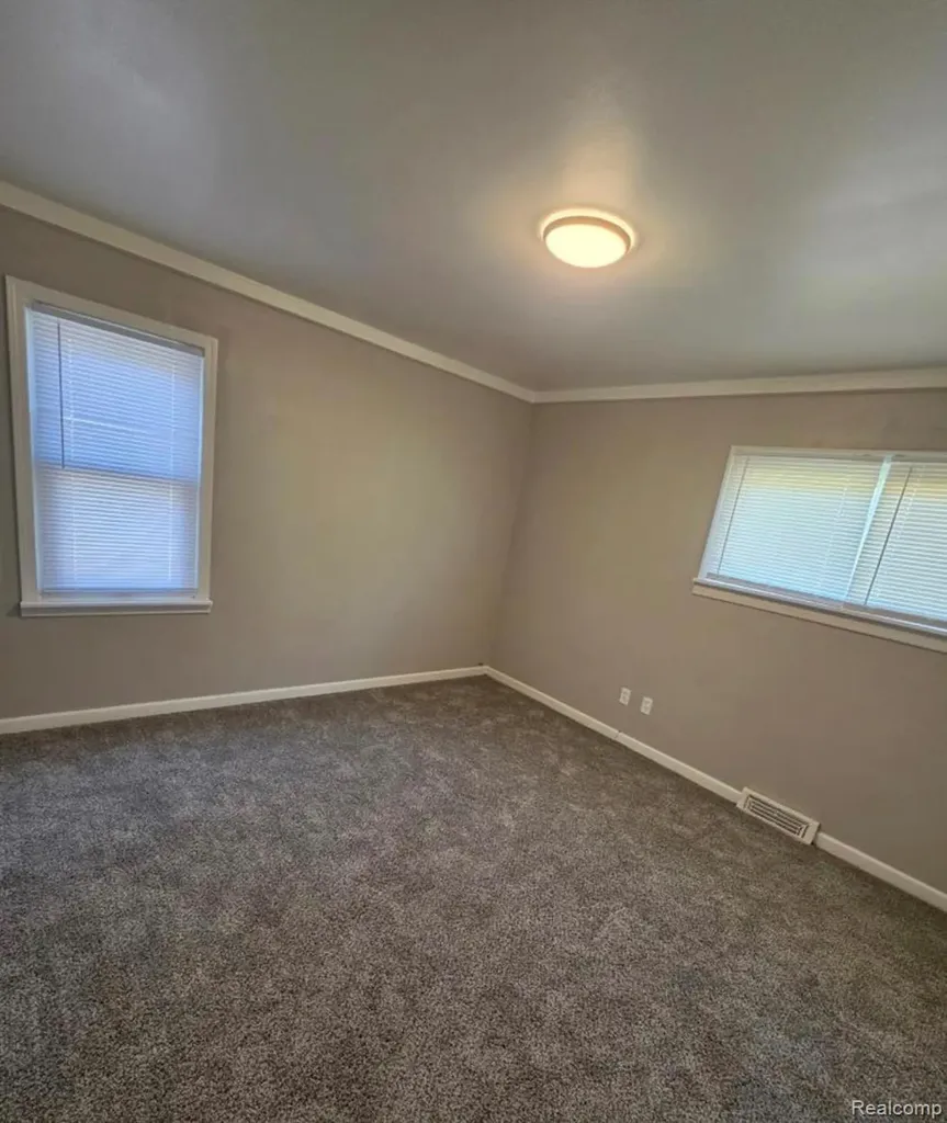 21222 Audrey Avenue Warren City MI 48091