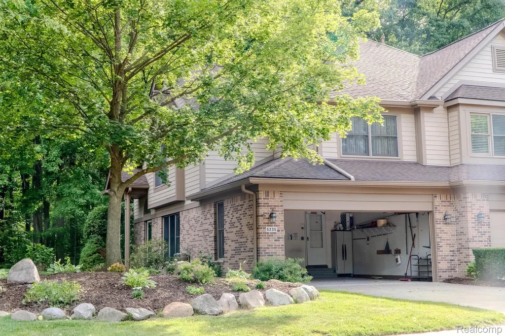 5235 Royal Vale Lane Dearborn City MI 48126