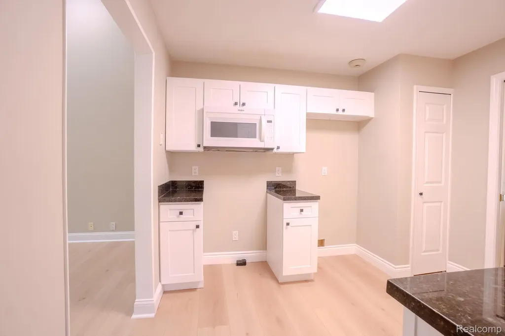 5235 Royal Vale Lane Dearborn City MI 48126