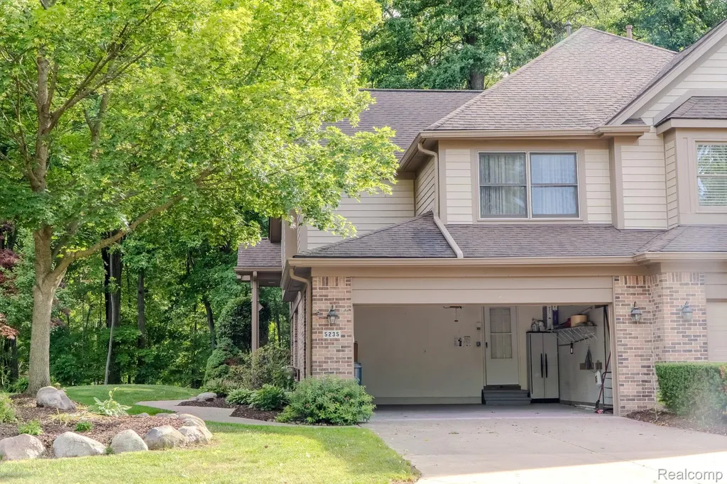 5235 Royal Vale Lane Dearborn City MI 48126