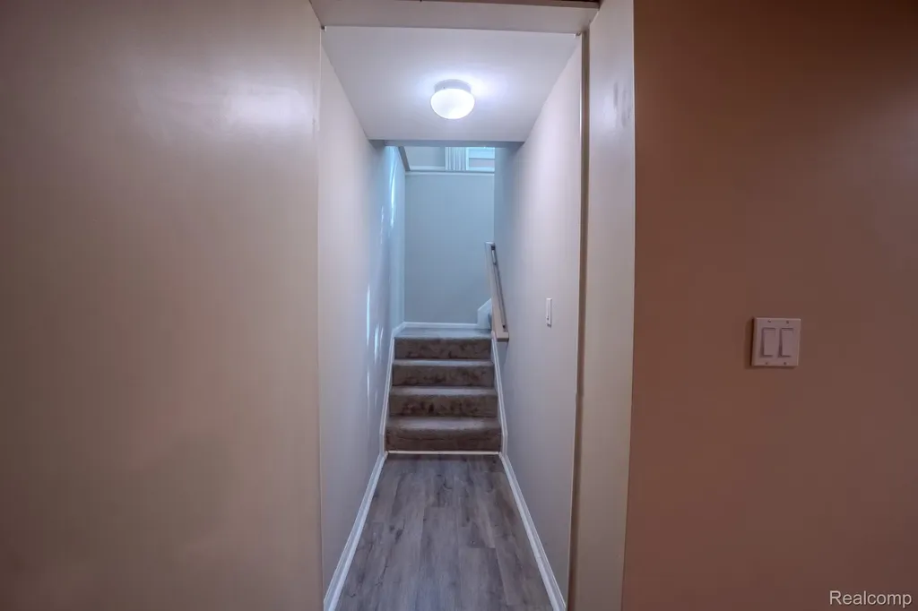 5235 Royal Vale Lane Dearborn City MI 48126