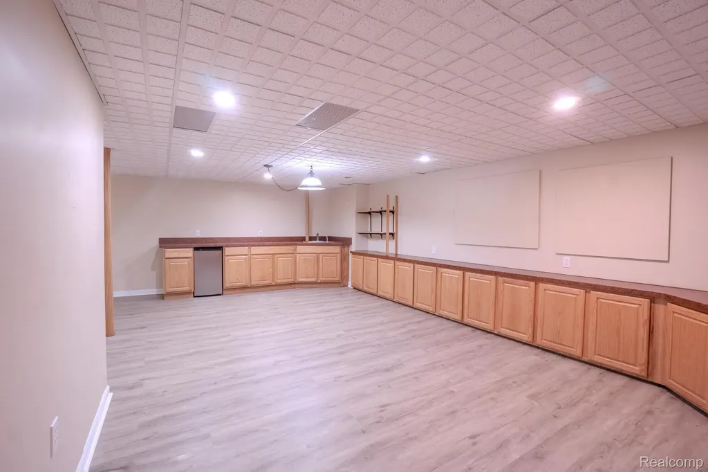 5235 Royal Vale Lane Dearborn City MI 48126