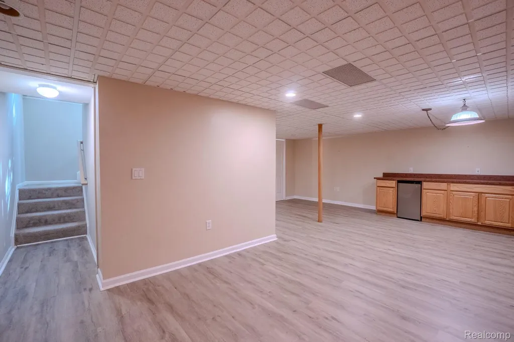 5235 Royal Vale Lane Dearborn City MI 48126