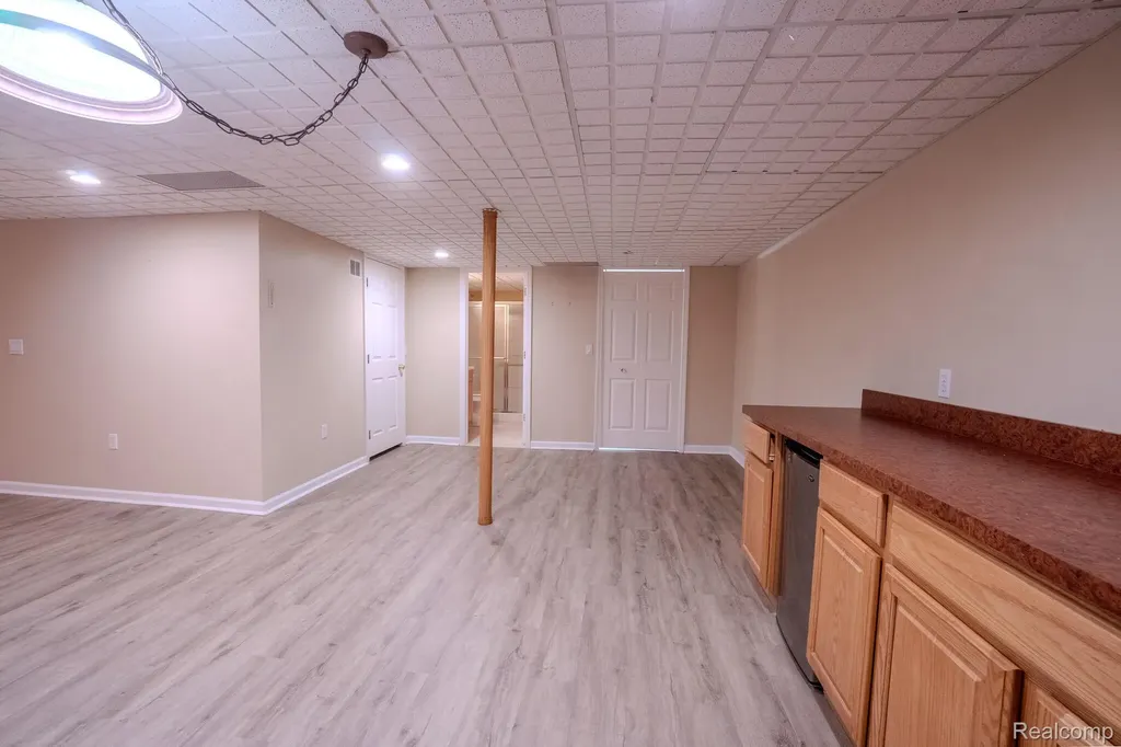 5235 Royal Vale Lane Dearborn City MI 48126
