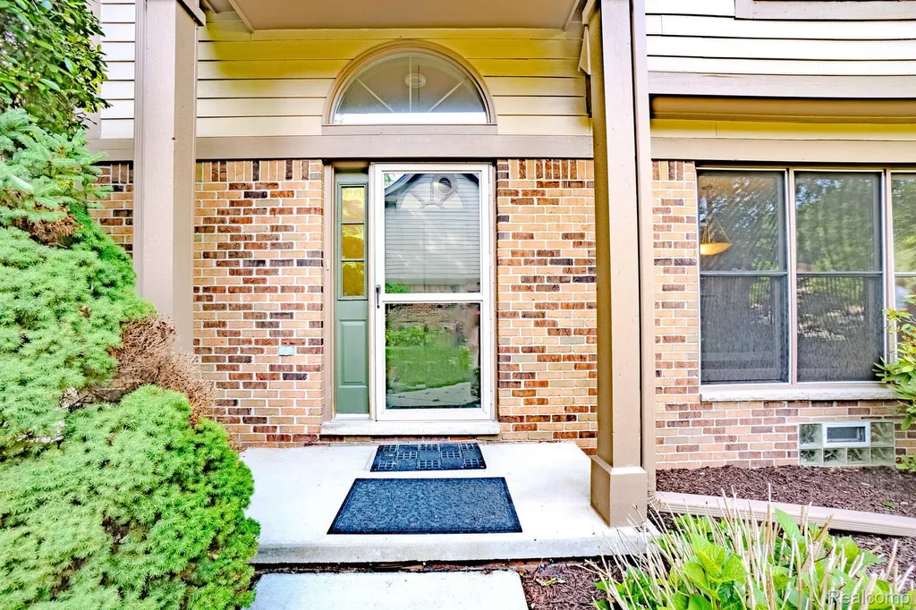 5235 Royal Vale Lane Dearborn City MI 48126