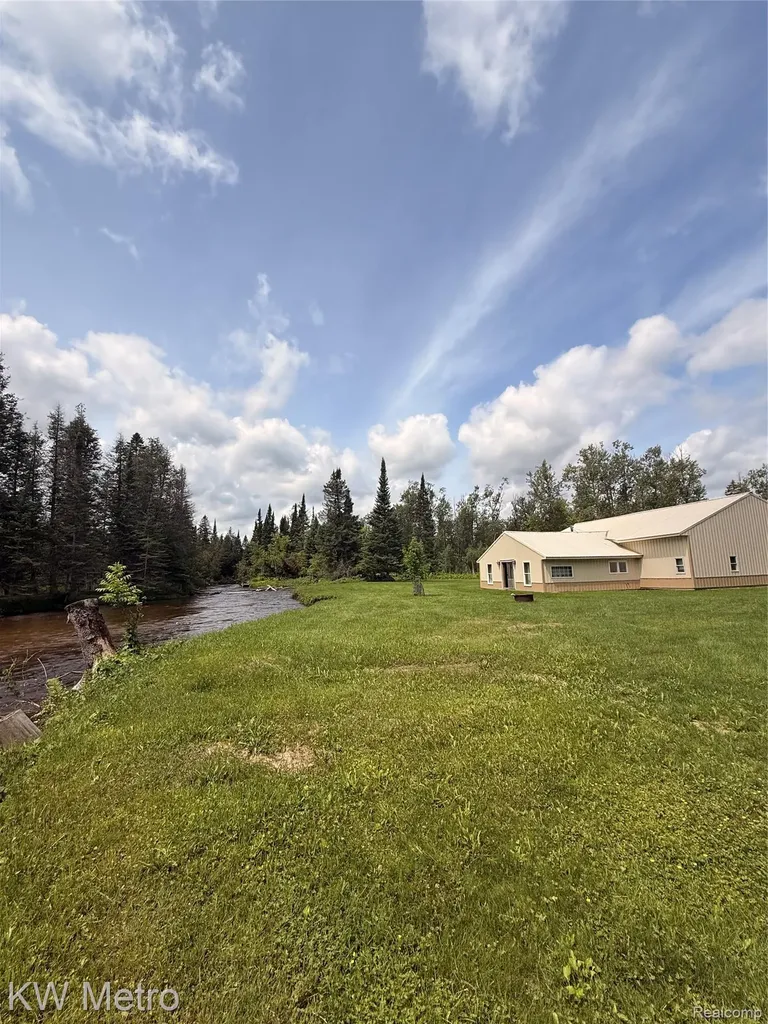 5749 Schultz Road Tuscarora Township MI 49749