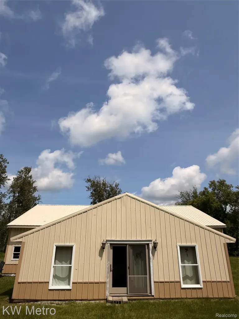 5749 Schultz Road Tuscarora Township MI 49749