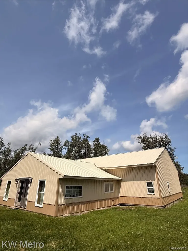 5749 Schultz Road Tuscarora Township MI 49749