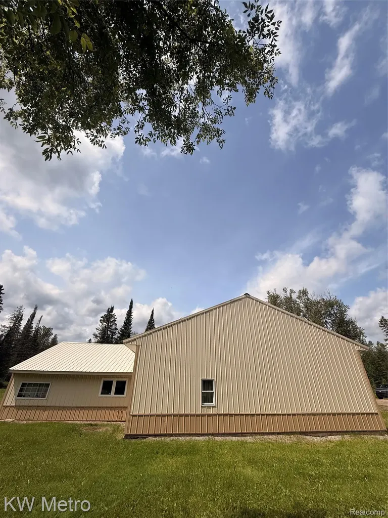 5749 Schultz Road Tuscarora Township MI 49749