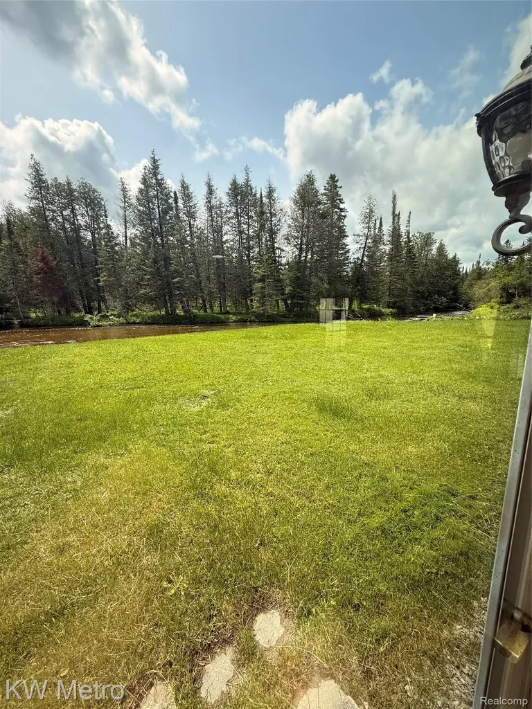 5749 Schultz Road Tuscarora Township MI 49749
