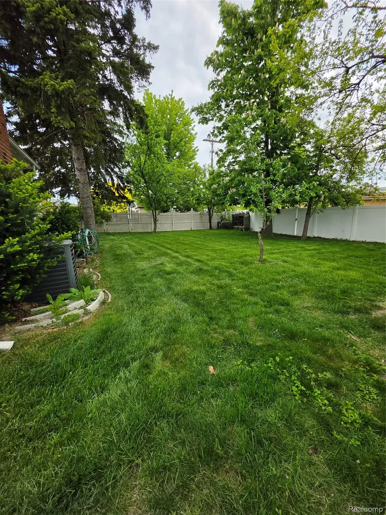 12815 Shery Lane Southgate City MI 48195