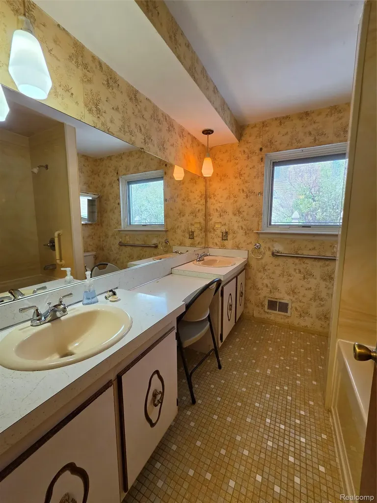 12815 Shery Lane Southgate City MI 48195