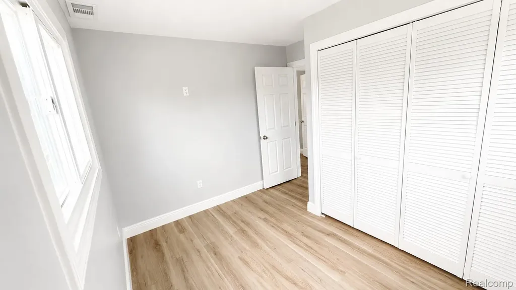 7236 Studebaker Avenue Warren City MI 48091