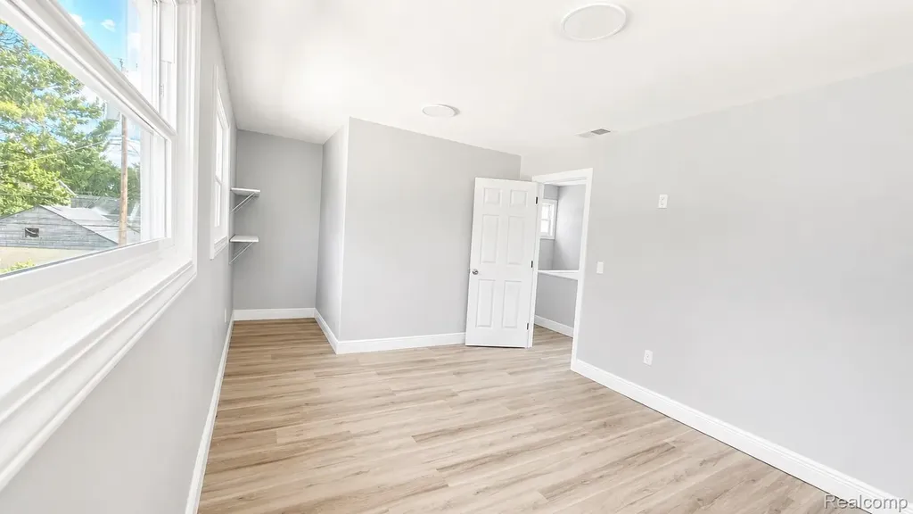 7236 Studebaker Avenue Warren City MI 48091