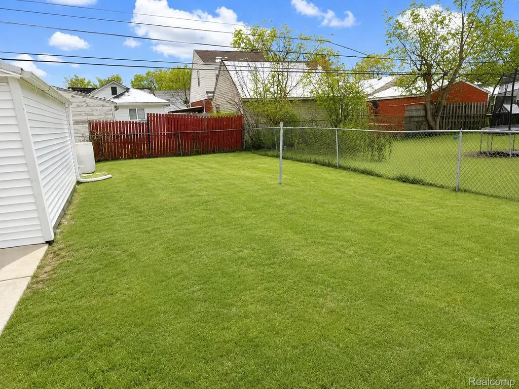 7236 Studebaker Avenue Warren City MI 48091