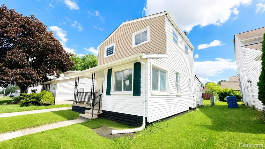 7236 Studebaker Avenue Warren City MI 48091