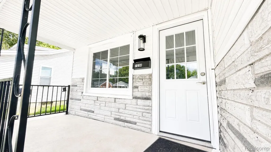 7236 Studebaker Avenue Warren City MI 48091