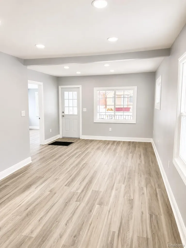 7236 Studebaker Avenue Warren City MI 48091