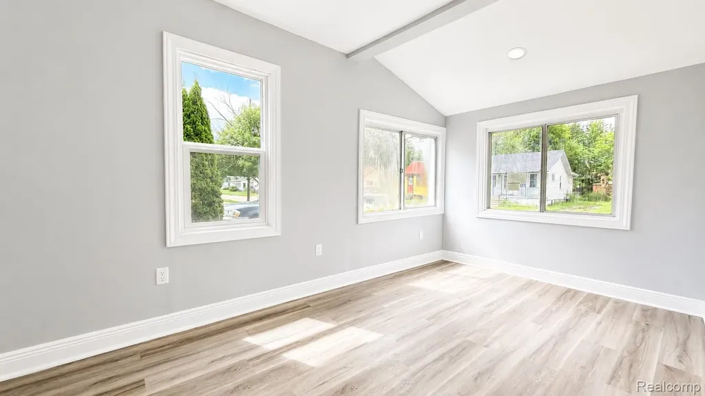 7236 Studebaker Avenue Warren City MI 48091