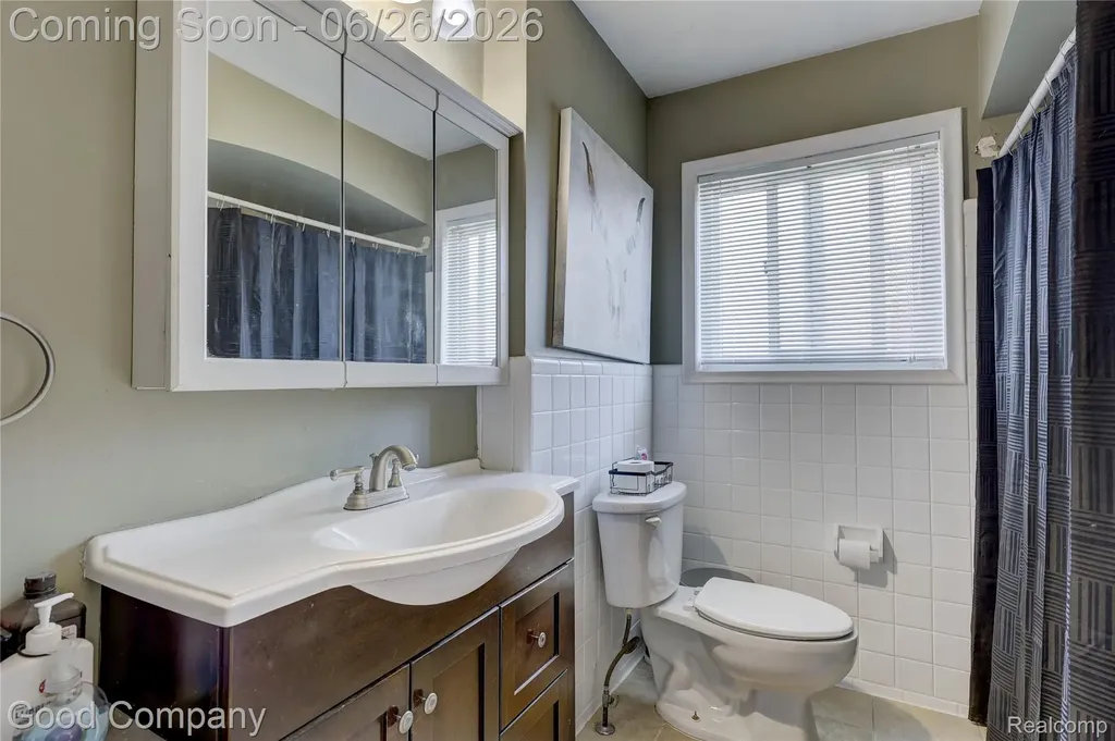 22626 Harmon Street St. Clair Shores City MI 48080