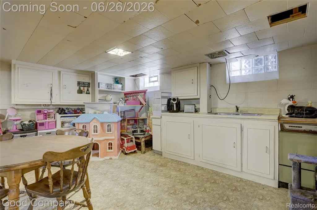 22626 Harmon Street St. Clair Shores City MI 48080