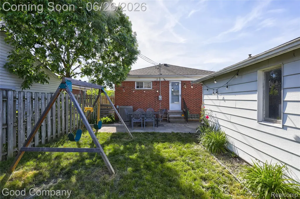 22626 Harmon Street St. Clair Shores City MI 48080
