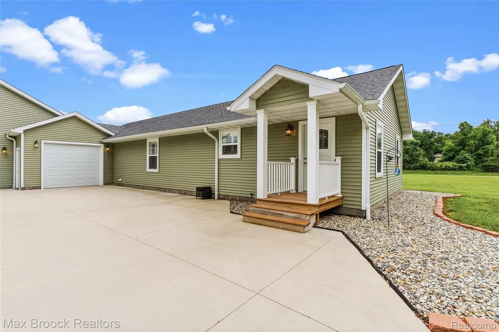 2566 N 5 Mile Road Lincoln Township MI 48642
