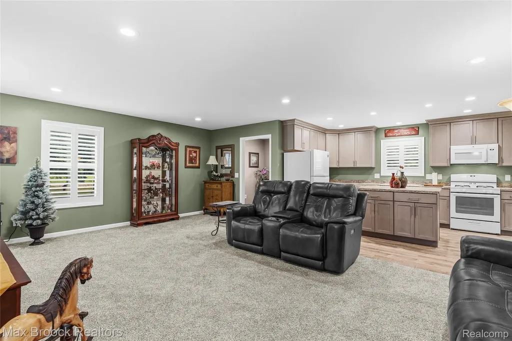 2566 N 5 Mile Road Lincoln Township MI 48642