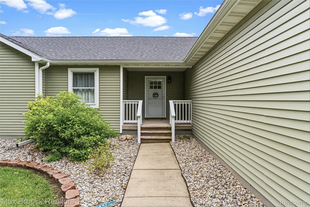 2566 N 5 Mile Road Lincoln Township MI 48642