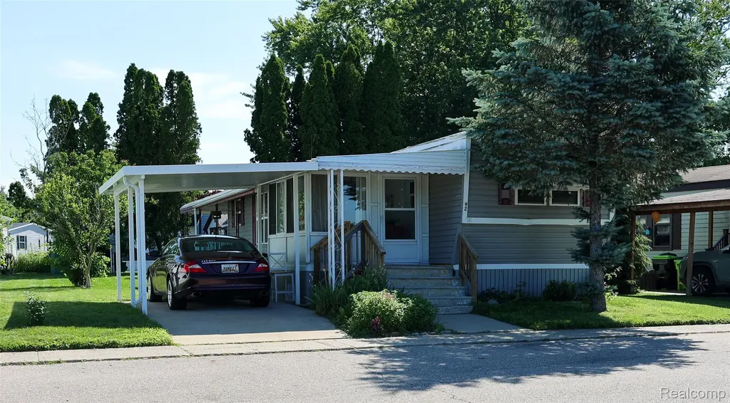 92 Carnberry Beach Boulevard White Lake Charter Township MI 48386