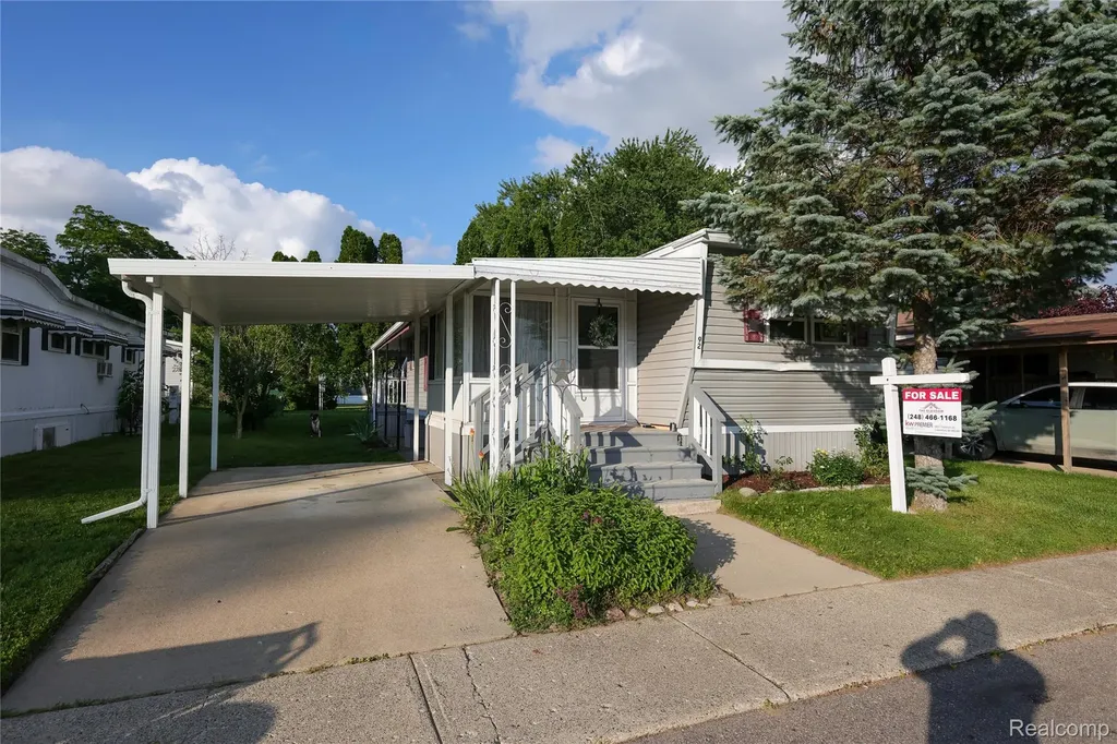 92 Cranberry Beach Boulevard White Lake Charter Township MI 48386