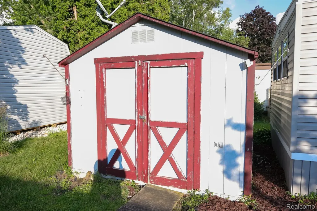 92 Cranberry Beach Boulevard White Lake Charter Township MI 48386