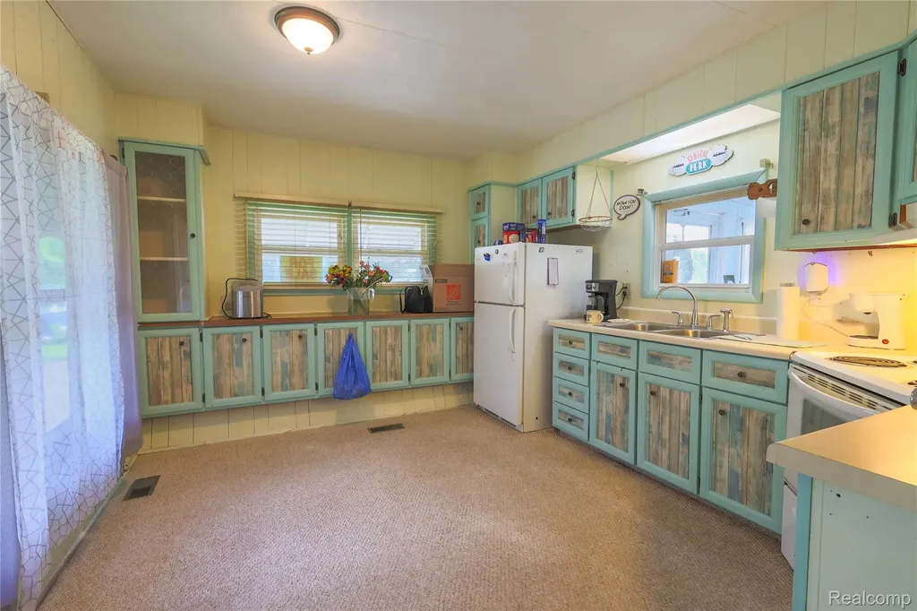 92 Cranberry Beach Boulevard White Lake Charter Township MI 48386