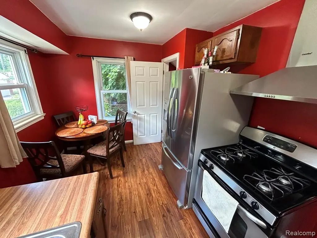 1011 Harrison Blv Lincoln Park City MI 48146